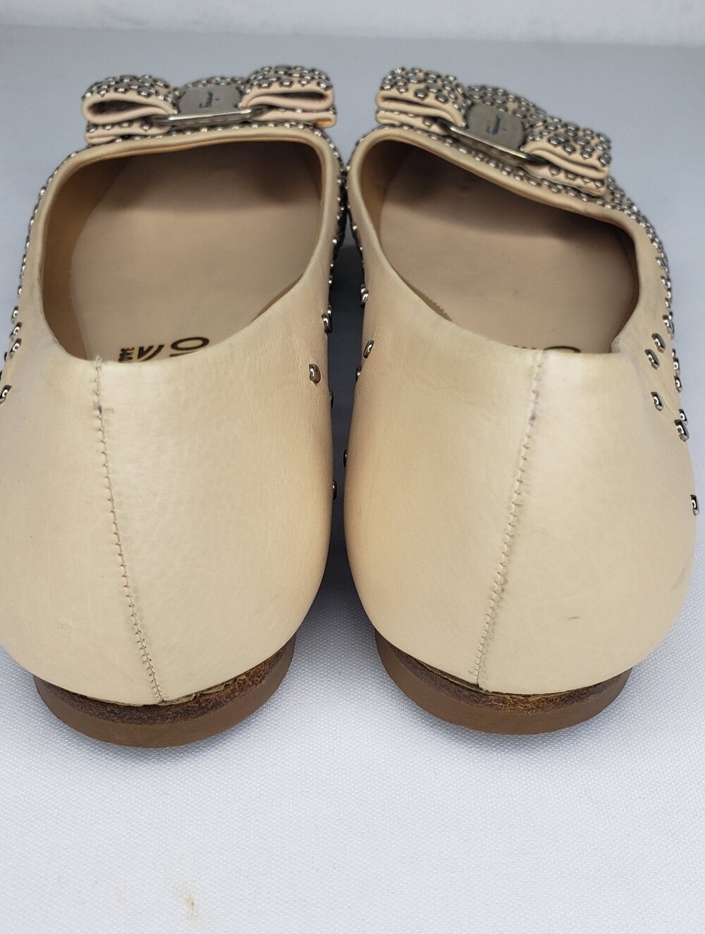 Salvatore Ferragamo Nude Studded Vara Bow Leather Flats - Picture 5 of 9